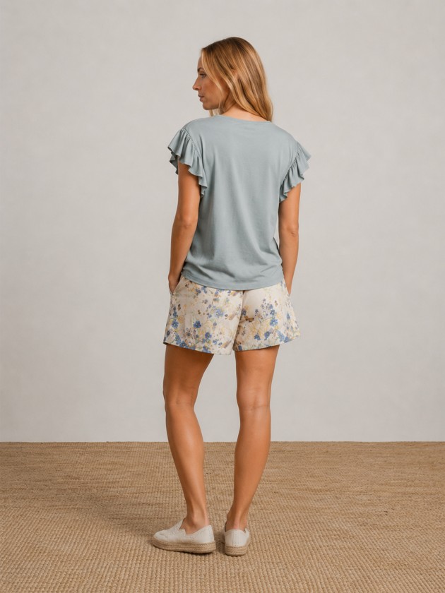 Regular fit cotton t-shirt.