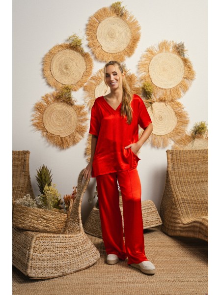 Wide-legged pants