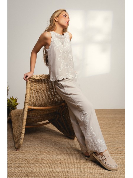 Wide-leg trousers with embroidery