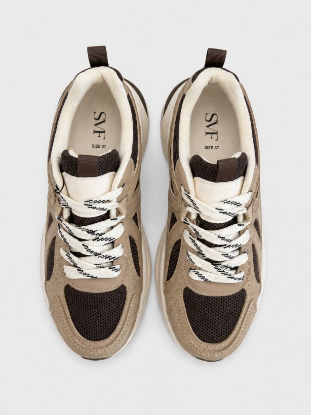 Sports shoes