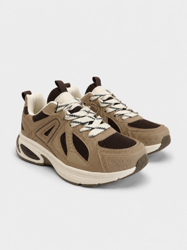 Sports shoes