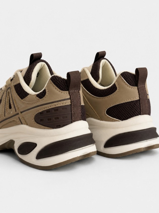 Sports shoes