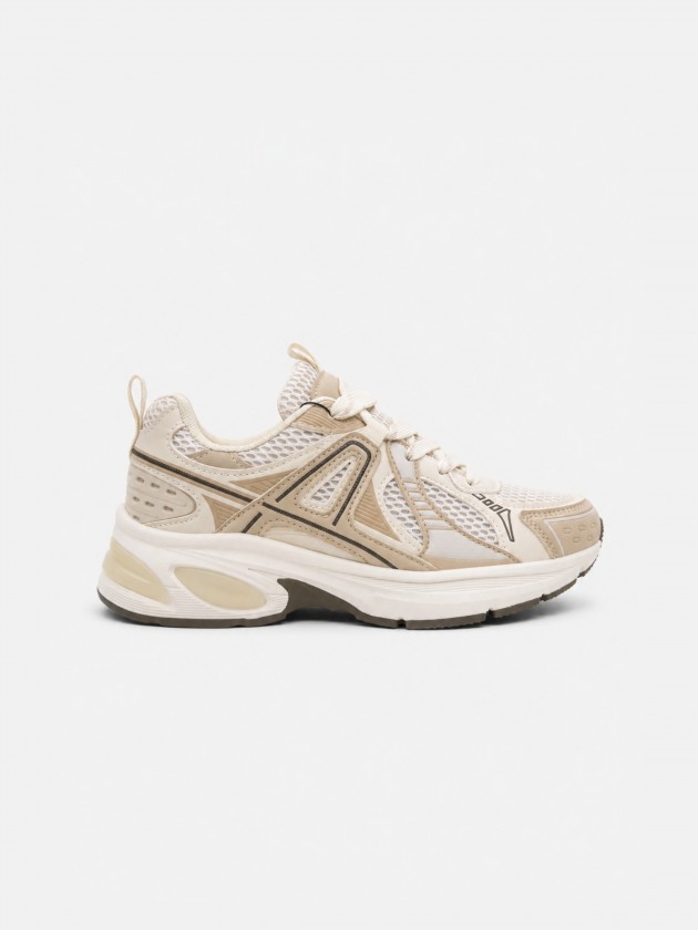 Sports shoes