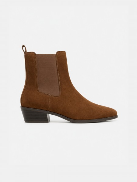 Botas em pele