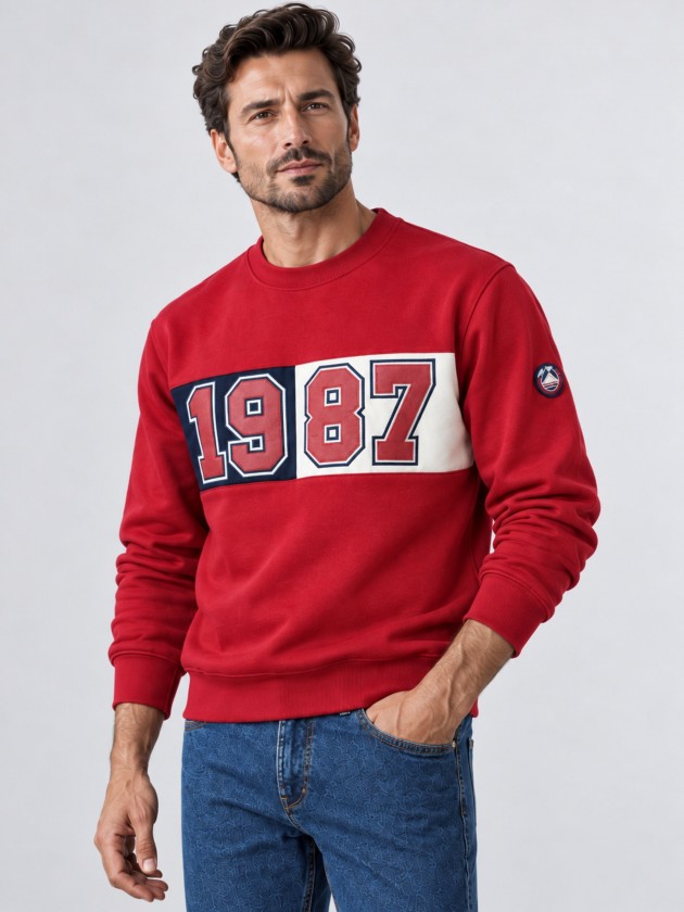 Polo piquet com gola reta e textura perfurada