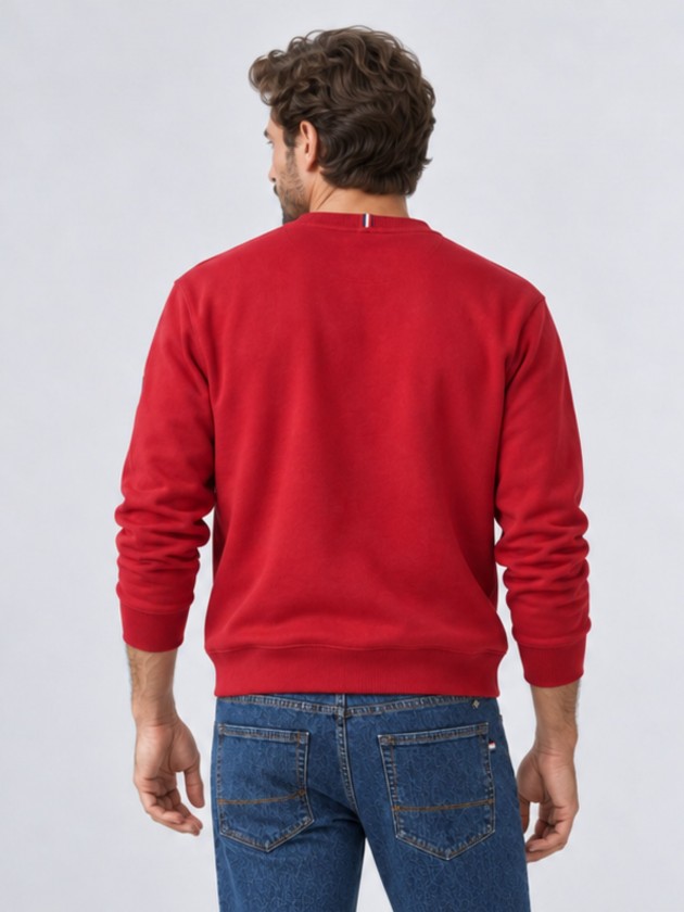 Polo piquet com gola reta e textura perfurada