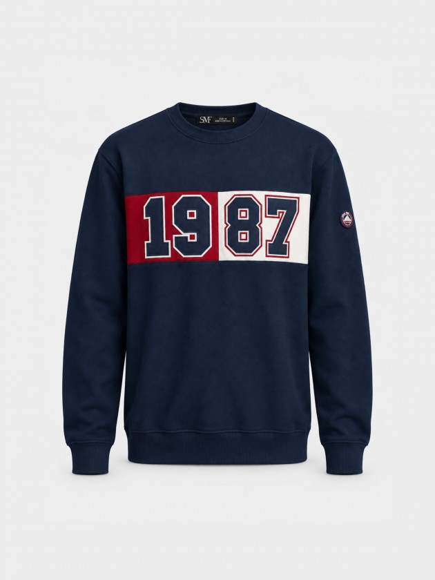 Polo piquet com gola reta e textura perfurada