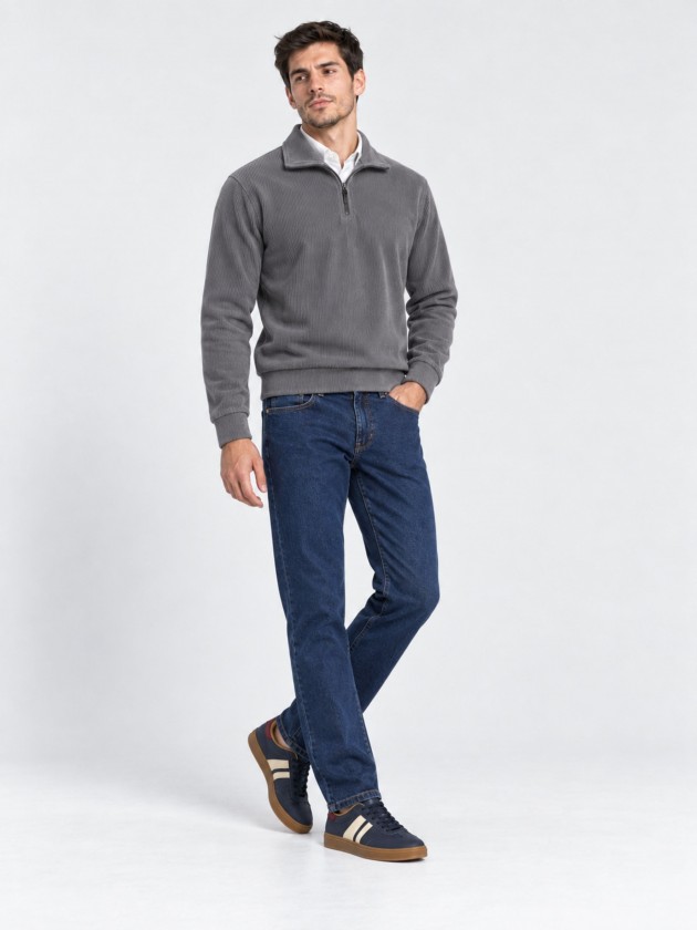 Sweater with zipper