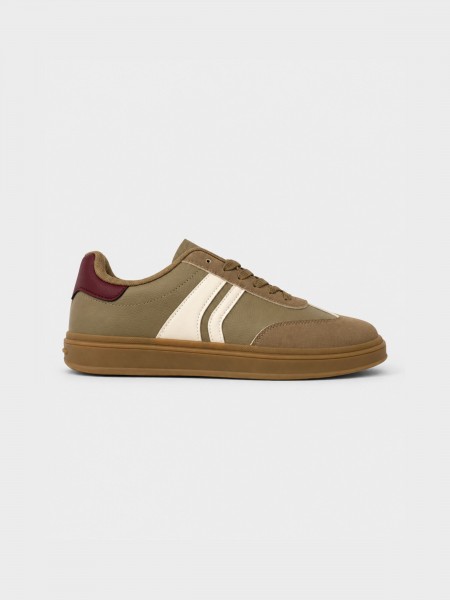 Sports shoes