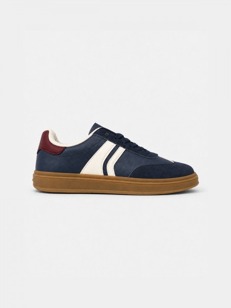 Sports shoes