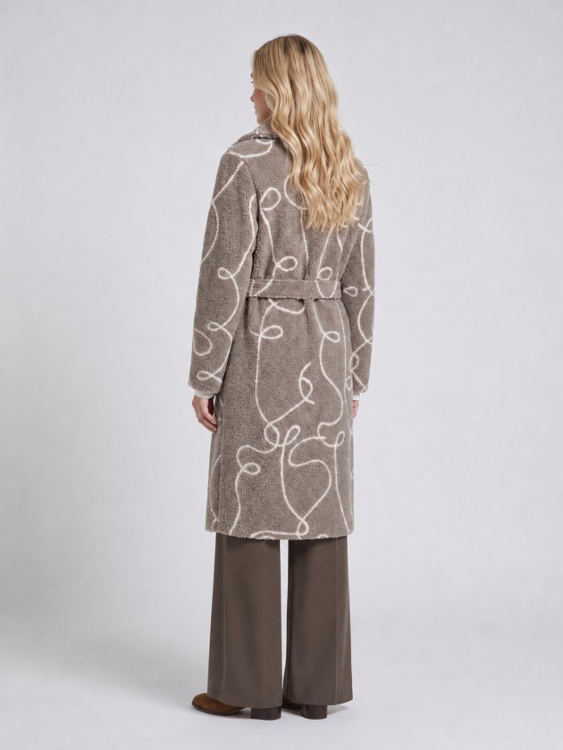 Long embroidered coat Long embroidered coat