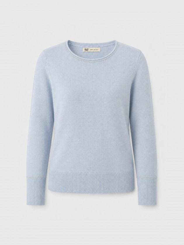 Pull tricoté avec détails en lurex. Pull tricoté avec détails en lurex.