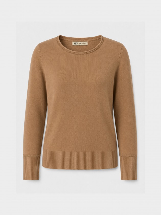 Pull tricoté avec détails en lurex. Pull tricoté avec détails en lurex.