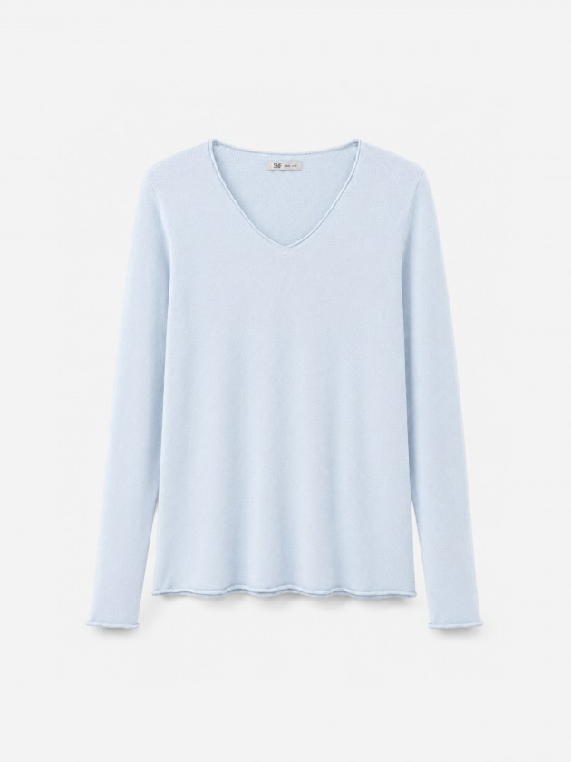 Knitted sweater with a v-neck Knitted sweater with a v-neck