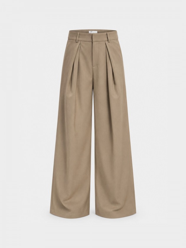 Suit pants with darts