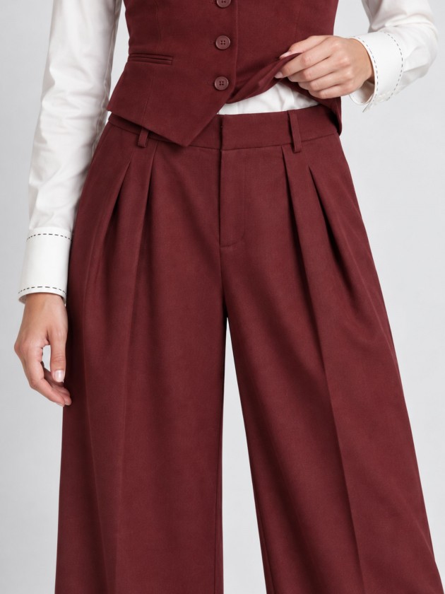 Suit pants with darts