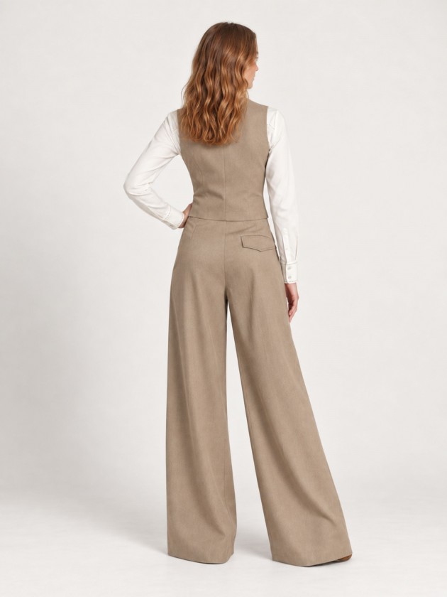 Suit pants with darts