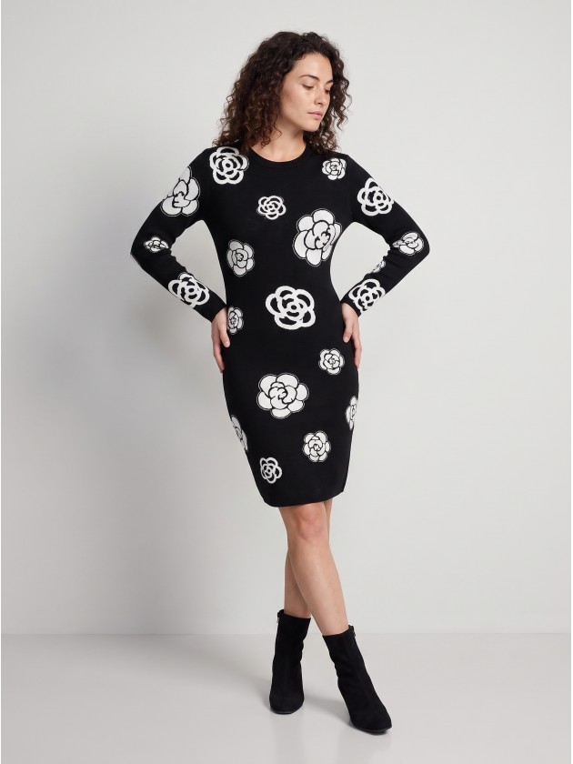 Knitted dress with flowers Knitted dress with flowers