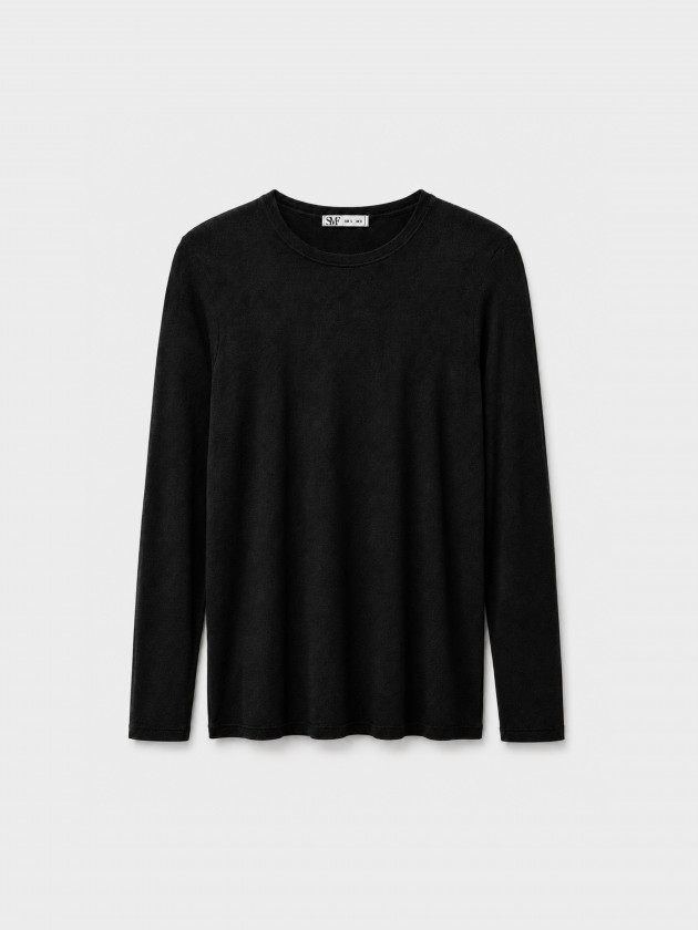Long-sleeved t-shirt
