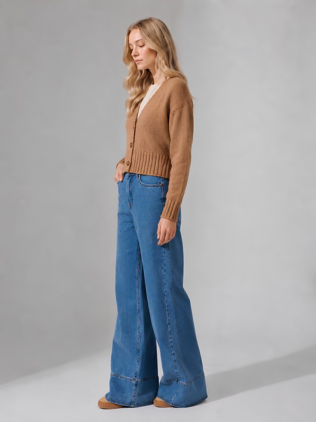 Knitted jacket with buttons