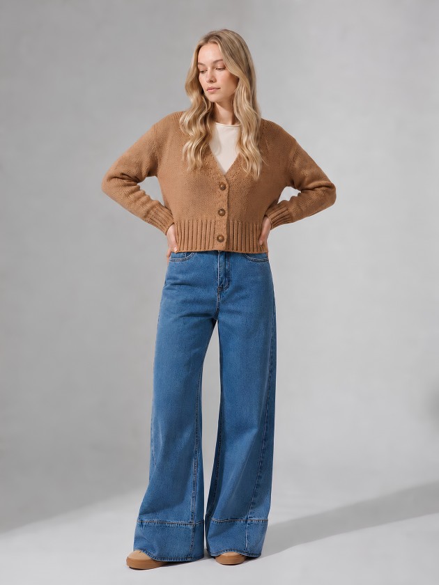 Knitted jacket with buttons