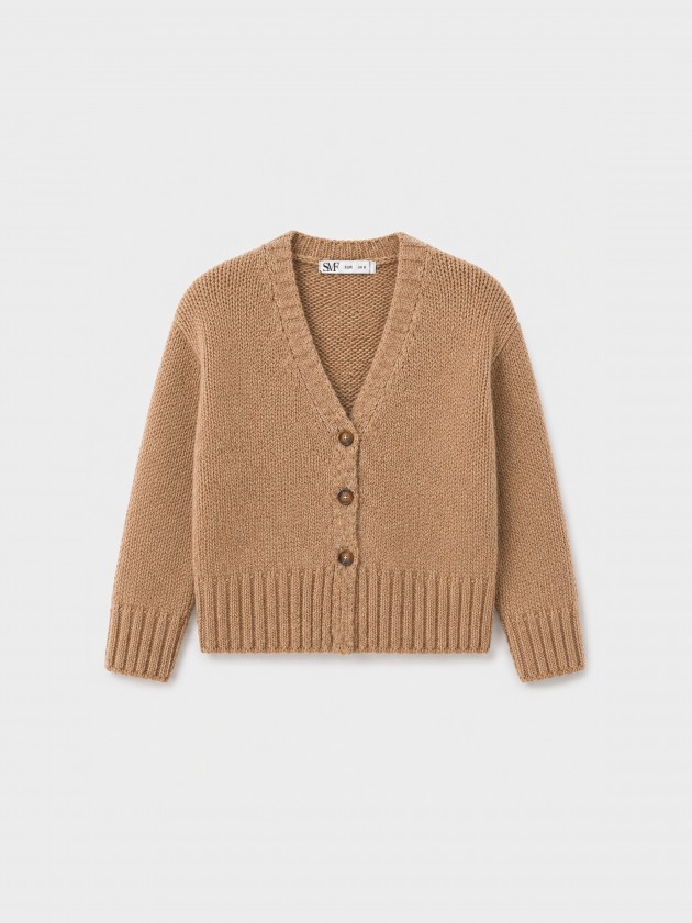 Knitted jacket with buttons