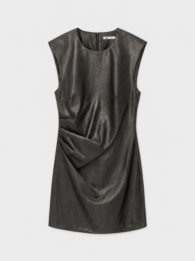 Robe courte drap�e