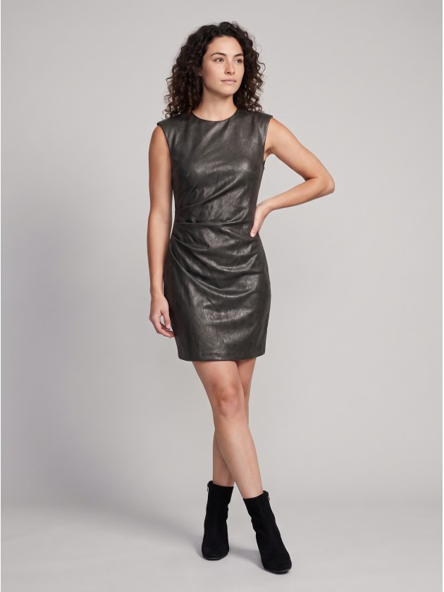 Robe courte drap�e