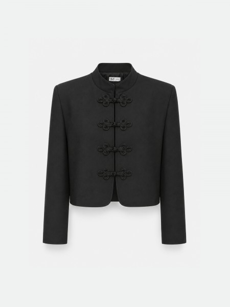 Short jacket with toggles