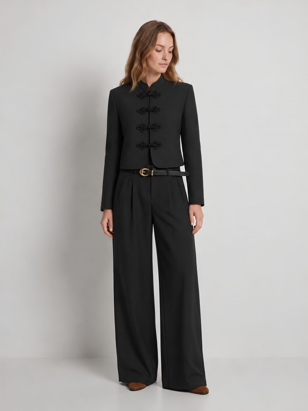 Short jacket with toggles