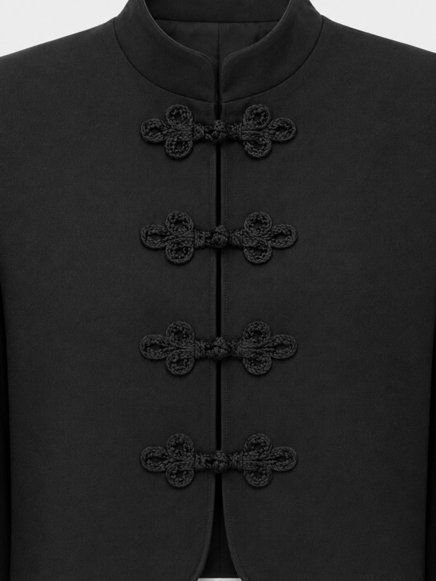 Short jacket with toggles