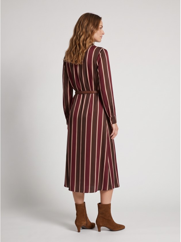 Robe chemise longue � rayures