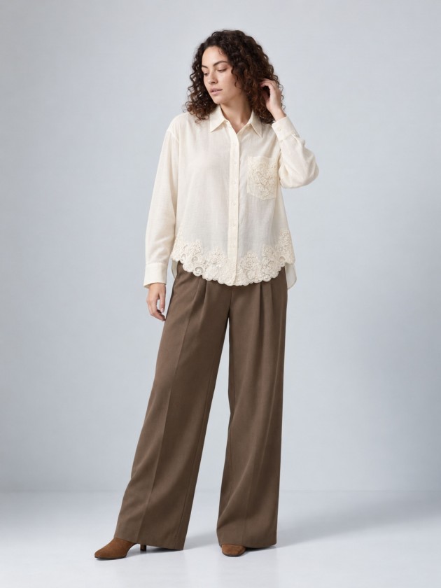 Long-sleeved shirt with embroidery.