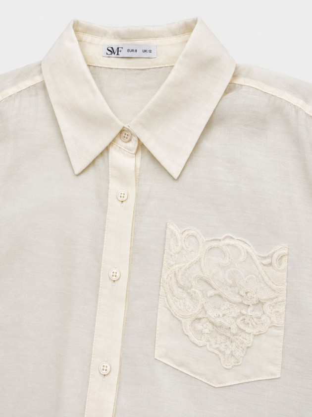 Long-sleeved shirt with embroidery.