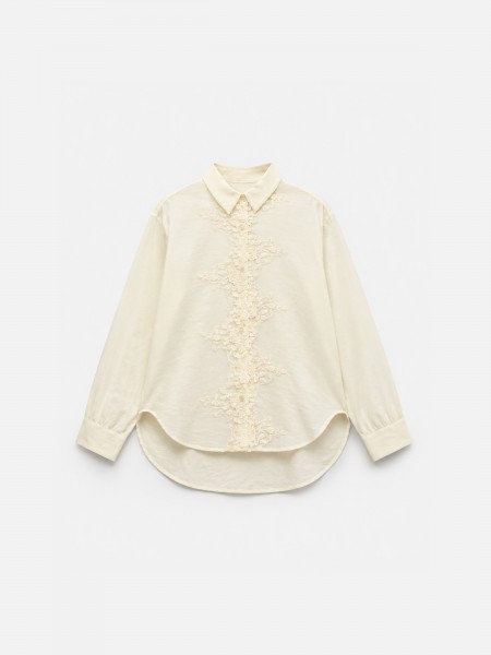 Shirt with floral lace appliqu�.