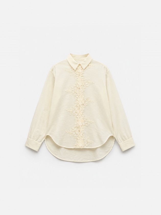 Shirt with floral lace appliqu�.