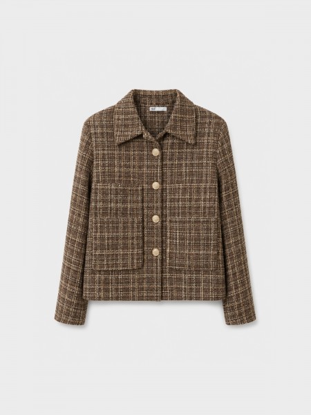 Short jacket with buttons