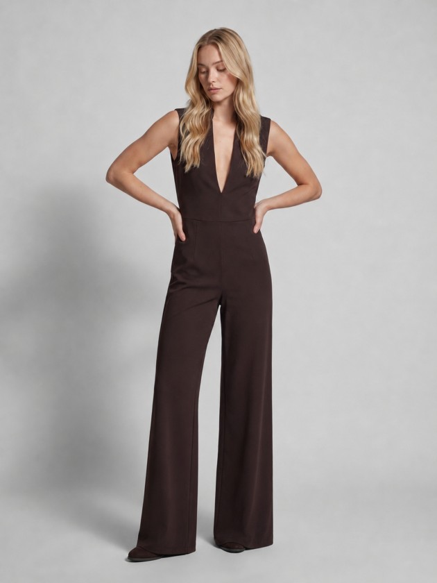 Long jumpsuit with opening