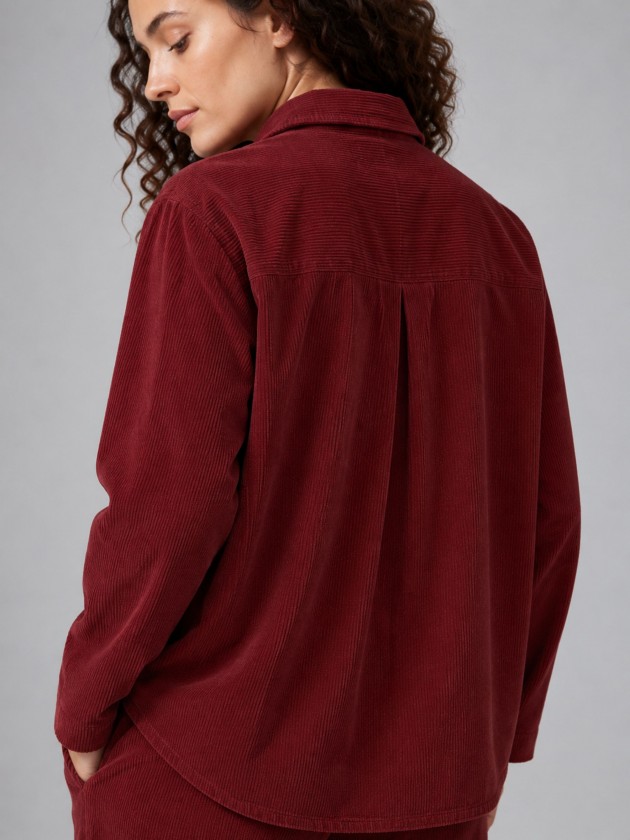 Chemise en velours côtelé avec poche Chemise en velours côtelé avec poche