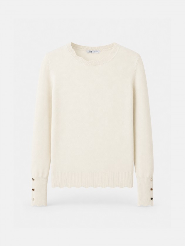Knitted sweater with buttons