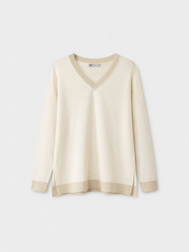 Knitted sweater with a v-neck