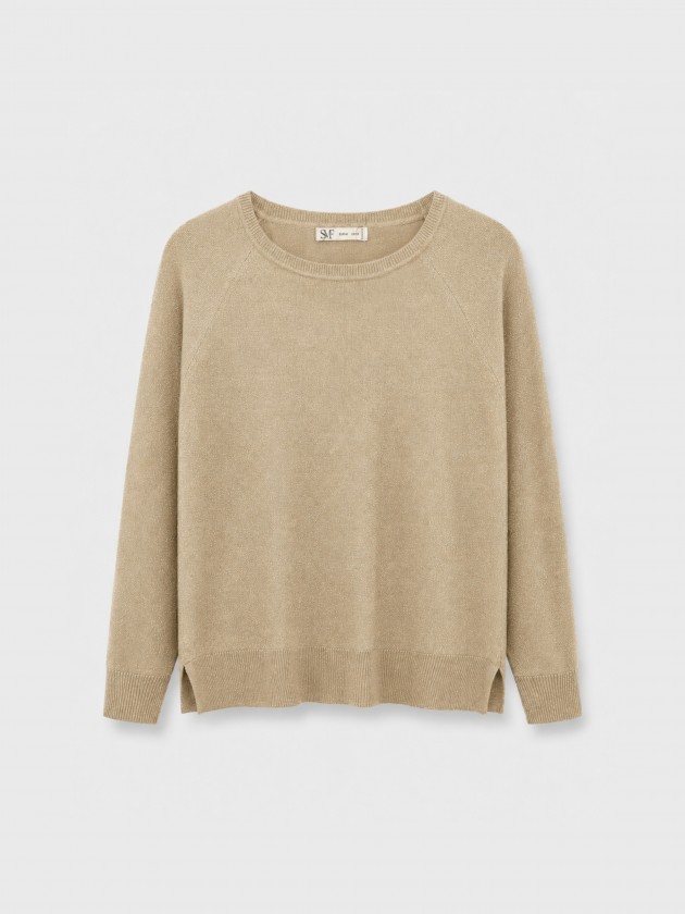 Knitted sweater with metallic thread