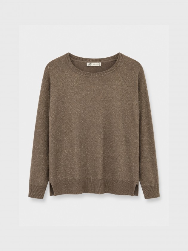 Knitted sweater with metallic thread