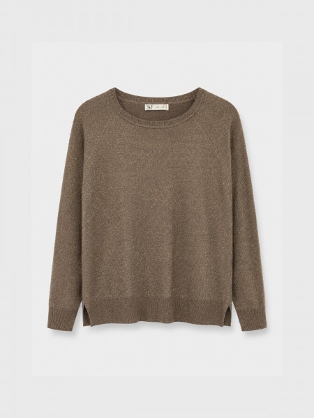 Knitted sweater with metallic thread