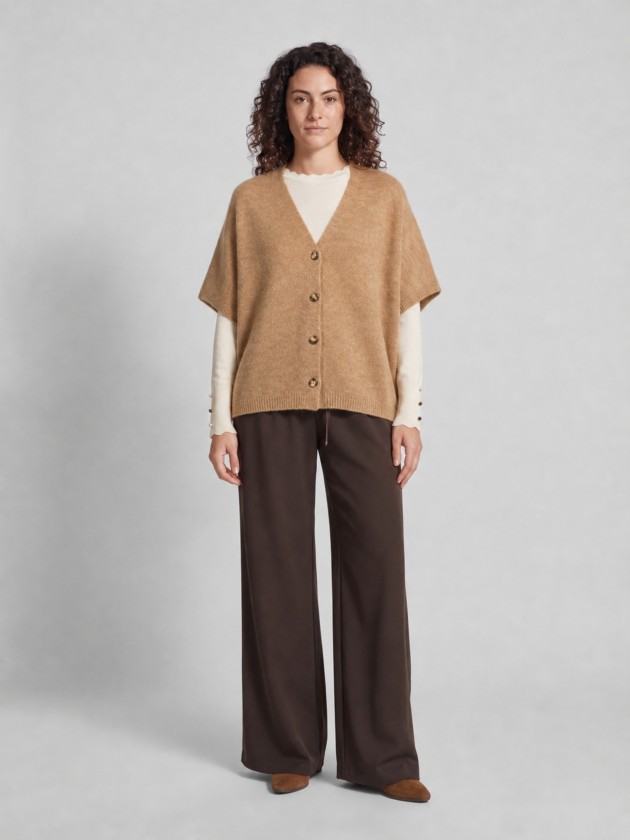 Knitted jacket with batwing sleeves