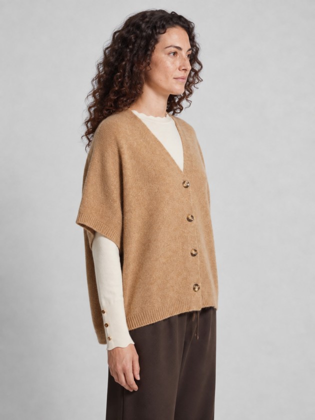 Knitted jacket with batwing sleeves