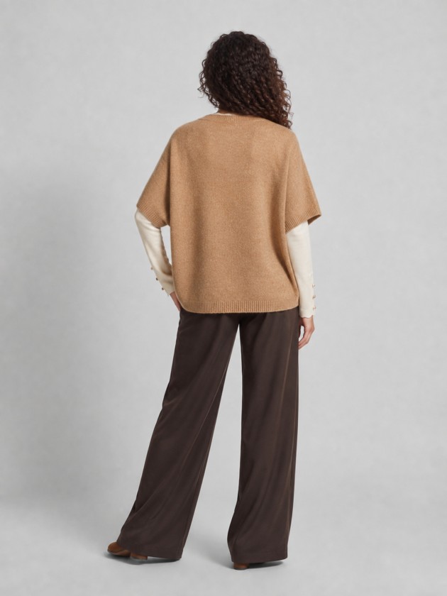 Knitted jacket with batwing sleeves