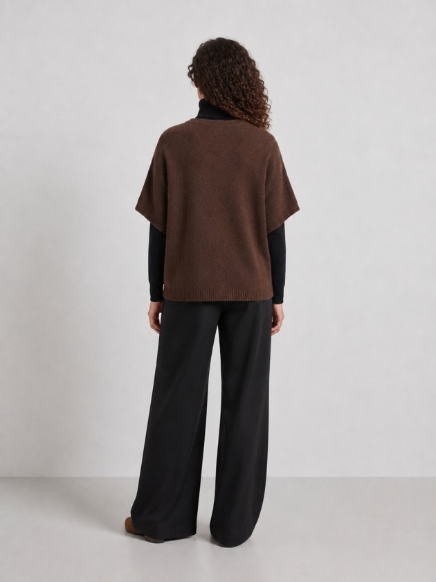 Knitted jacket with batwing sleeves