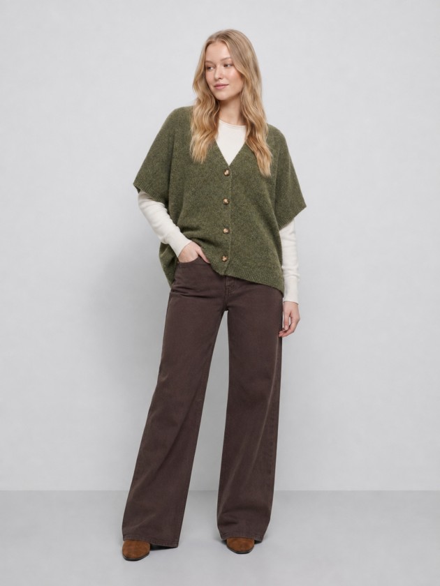 Knitted jacket with batwing sleeves Knitted jacket with batwing sleeves