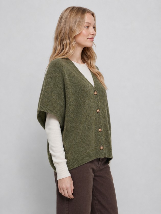 Knitted jacket with batwing sleeves Knitted jacket with batwing sleeves
